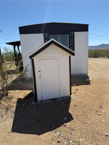 5232 N Cove Road, Golden Valley, AZ 86413