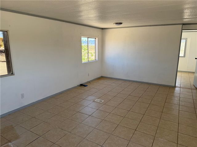 5232 N Cove Road, Golden Valley, AZ 86413