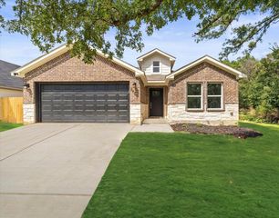 2500 NW 20th Street, Fort Worth, TX 76106