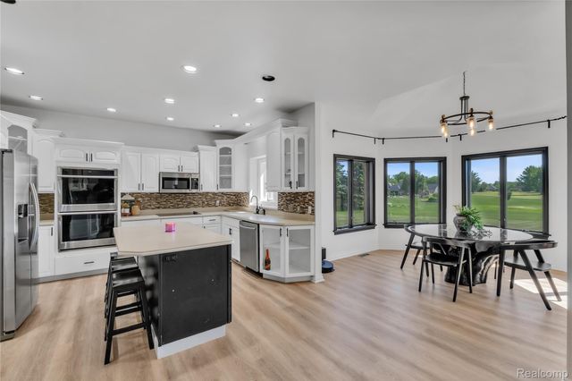 5098 Harvest Lane, Vienna Charter Township, MI 48420