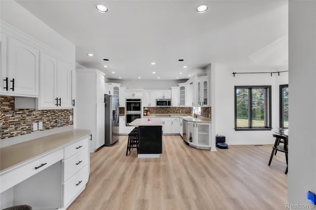 5098 Harvest Lane, Vienna Charter Township, MI 48420
