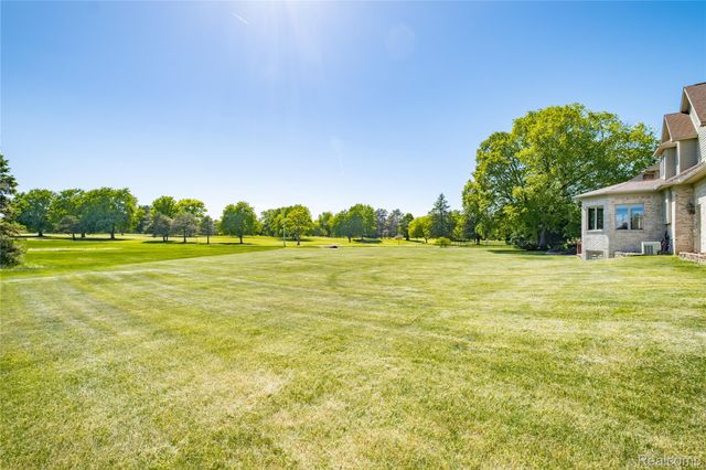 5098 Harvest Lane, Vienna Charter Township, MI 48420