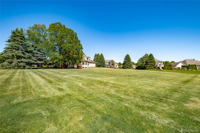 5098 Harvest Lane, Vienna Charter Township, MI 48420
