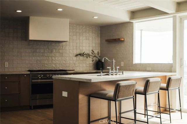 8448 Franklin, Los Angeles, CA 90069