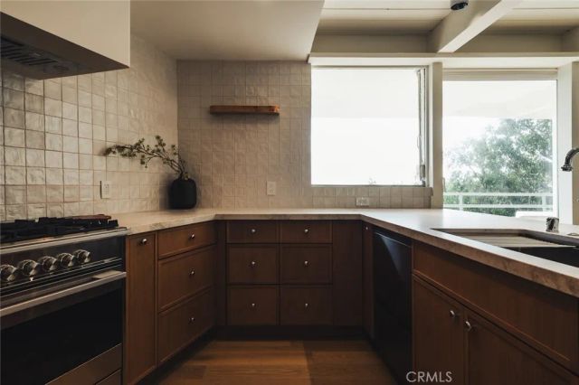 8448 Franklin, Los Angeles, CA 90069