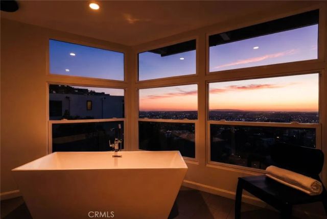 8448 Franklin, Los Angeles, CA 90069