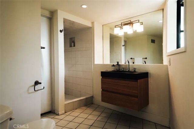 8448 Franklin, Los Angeles, CA 90069