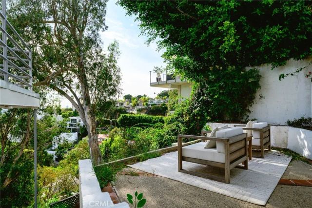 8448 Franklin, Los Angeles, CA 90069