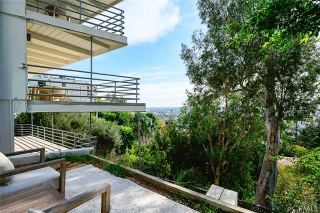 8448 Franklin, Los Angeles, CA 90069