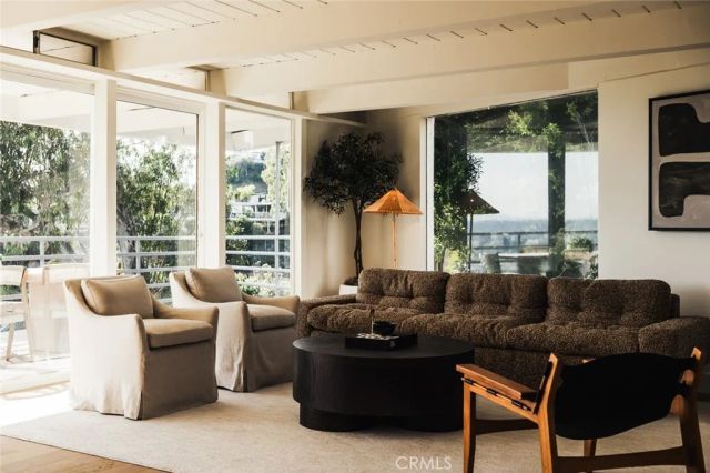 8448 Franklin, Los Angeles, CA 90069