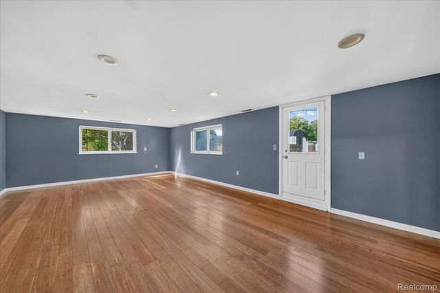 8599 Clinton River Road, Sterling Heights, MI 48314