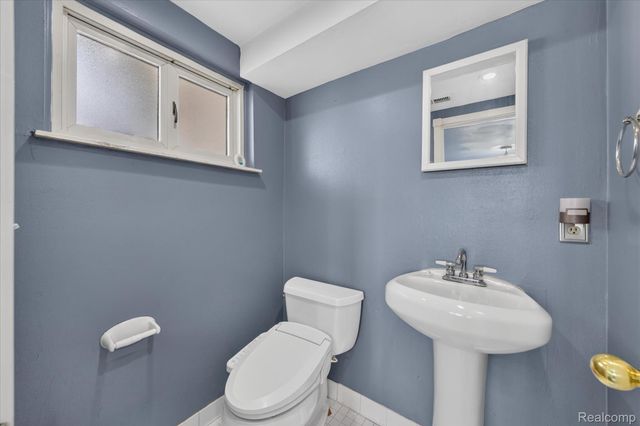 8599 Clinton River Road, Sterling Heights, MI 48314