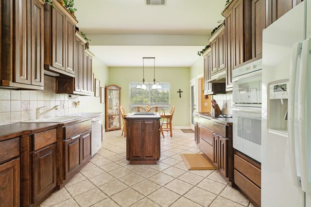 3630 Darnell Drive, Paris, TX 75462