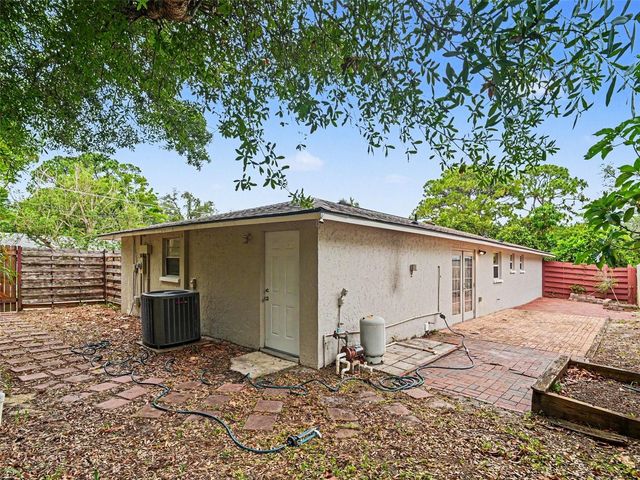 2111 FAIRFIELD AVENUE, Sarasota, FL 34232