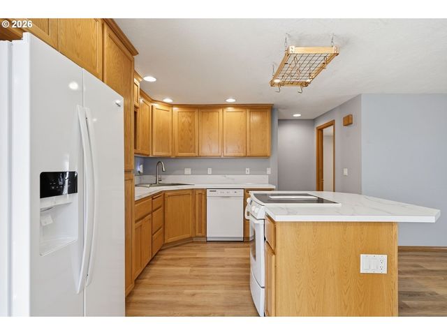 15027 Sw BARCELONA Way, Beaverton, OR 97007