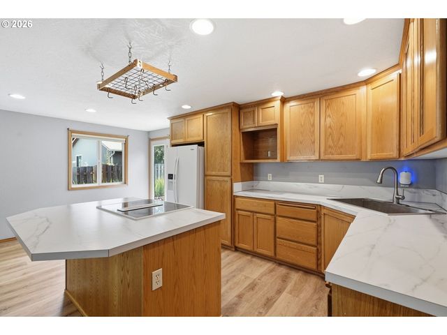 15027 Sw BARCELONA Way, Beaverton, OR 97007