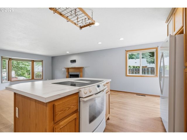 15027 Sw BARCELONA Way, Beaverton, OR 97007