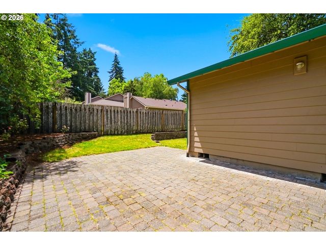15027 Sw BARCELONA Way, Beaverton, OR 97007