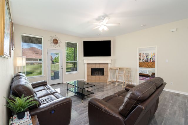 921 Mallory Drive, Midlothian, TX 76065