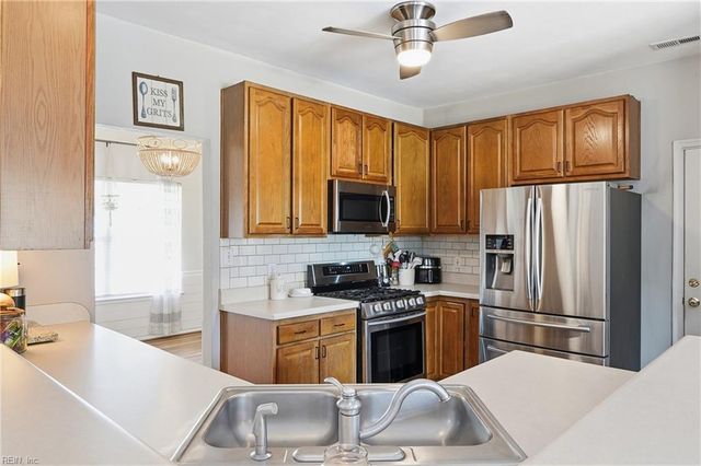 3013 Beech Grove LN, Suffolk, VA 23435