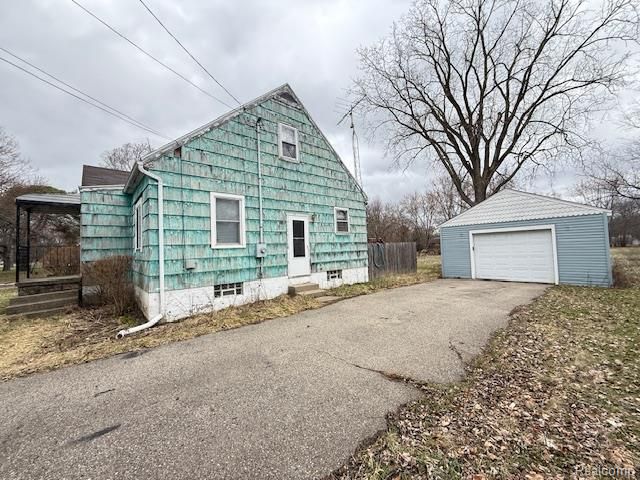 2251 Howe Road, Burton, MI 48519