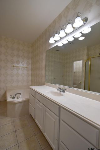 5133 Avenham Ct, Tyler, TX 75703