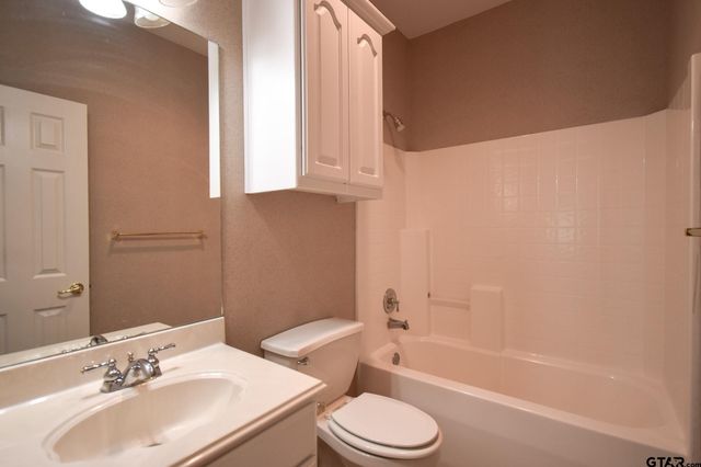 5133 Avenham Ct, Tyler, TX 75703