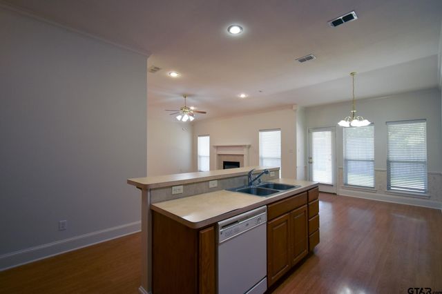 5133 Avenham Ct, Tyler, TX 75703