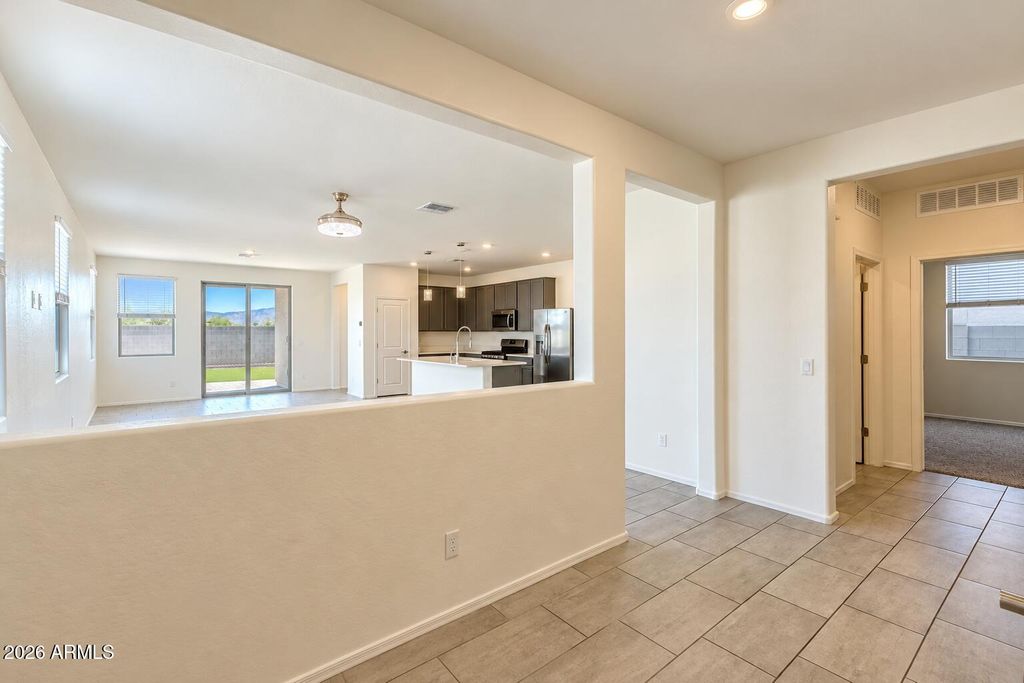 2435 W KOWALSKY Lane, Phoenix, AZ 85041 — photo 5