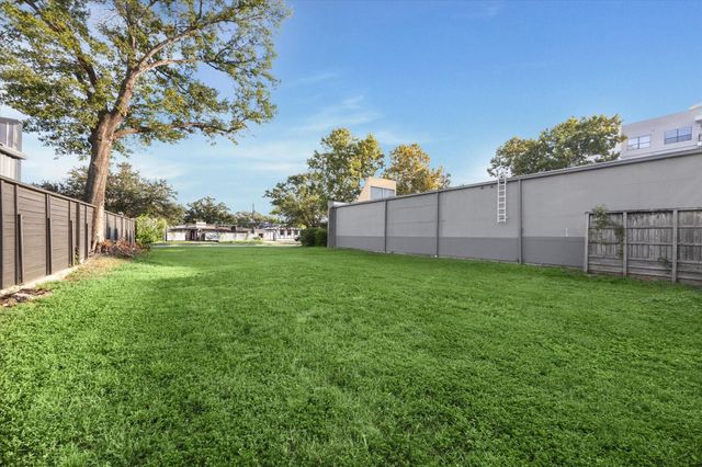 2238 Richmond Avenue, Houston, TX 77098