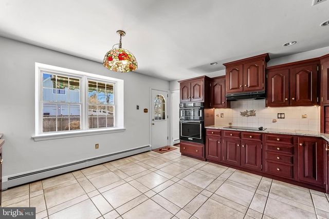 1522 EVERGREEN LN, Berwyn, PA 19312