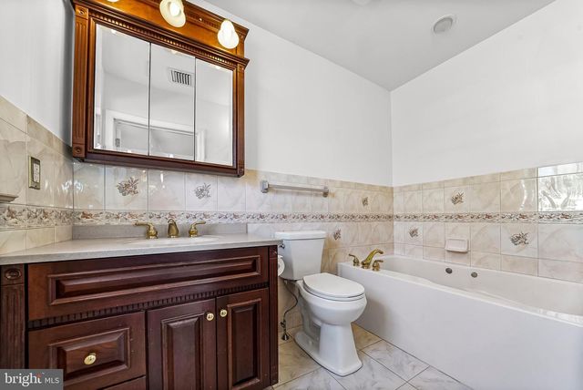 1522 EVERGREEN LN, Berwyn, PA 19312