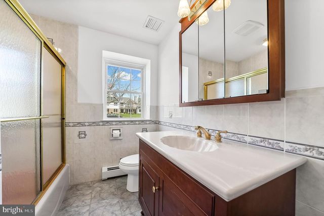 1522 EVERGREEN LN, Berwyn, PA 19312