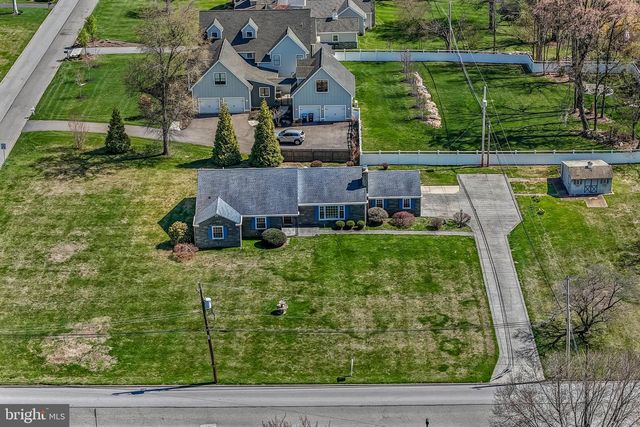 1522 EVERGREEN LN, Berwyn, PA 19312