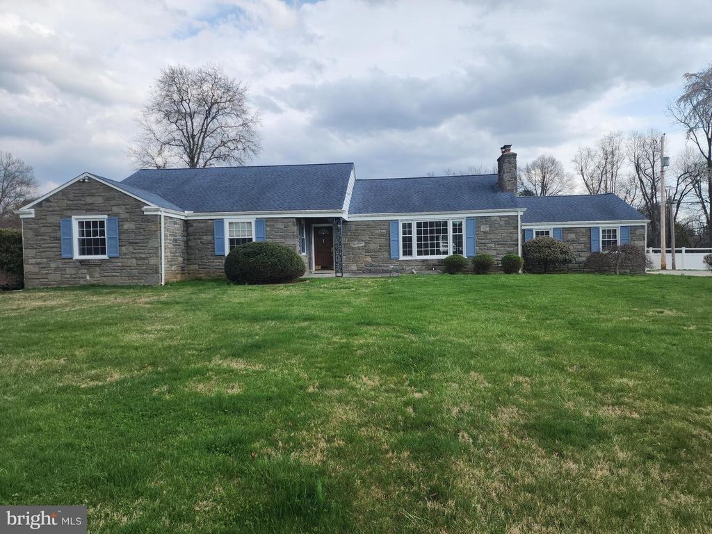 1522 EVERGREEN LN, Berwyn, PA 19312
