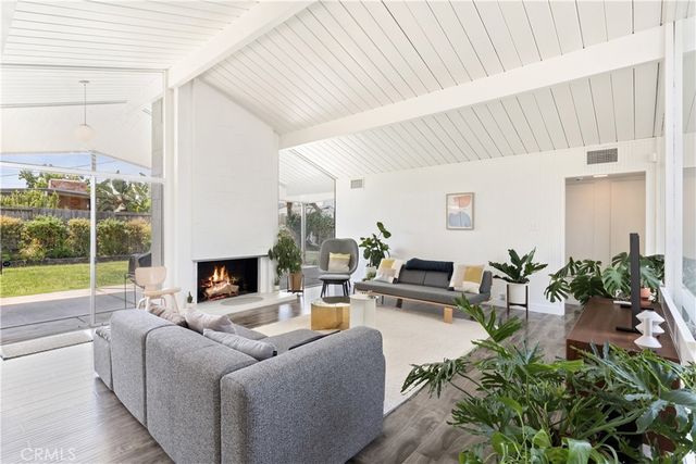 610 E Briardale, Orange, CA 92865