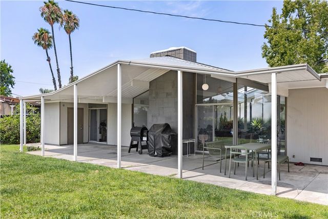 610 E Briardale, Orange, CA 92865