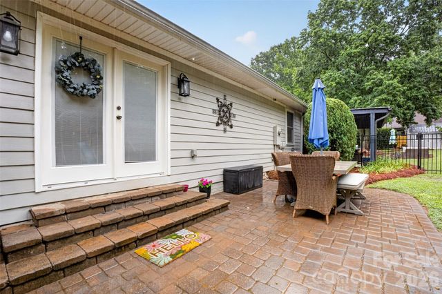 21334 Sandy Cove Road, Cornelius, NC 28031