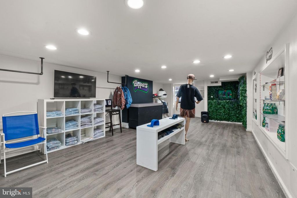 Image 29 of property listing at 28 E 25TH ST, Baltimore, MD 21218