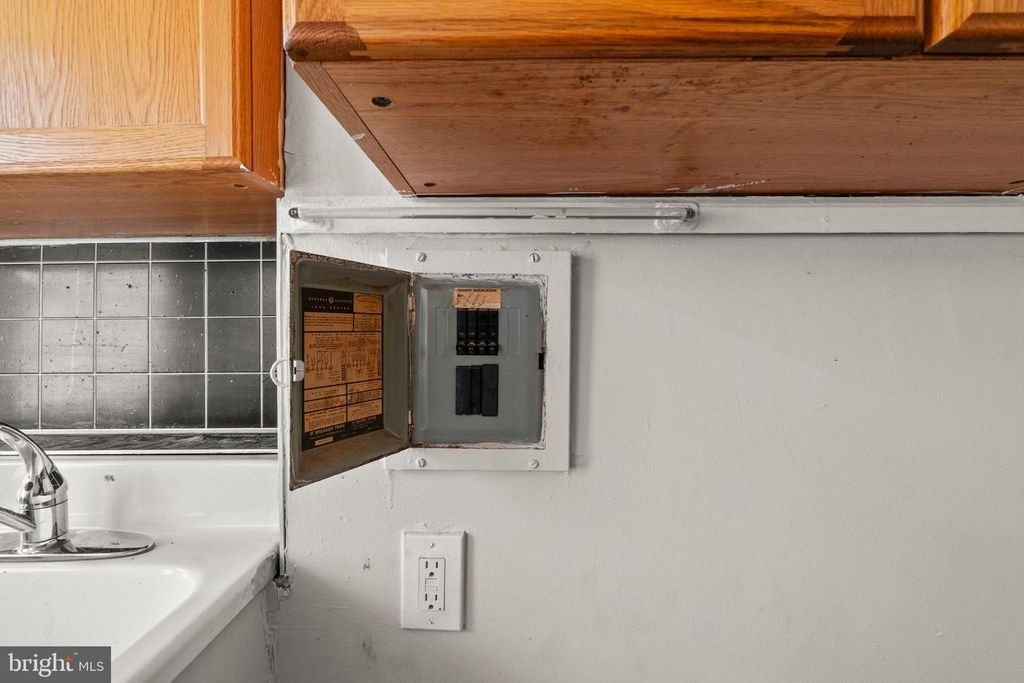 Image 36 of property listing at 28 E 25TH ST, Baltimore, MD 21218