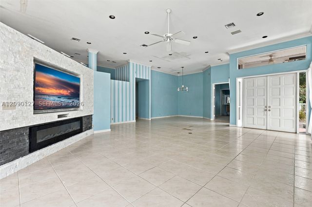 173 Orange Tree Dr, Atlantis, FL 33462