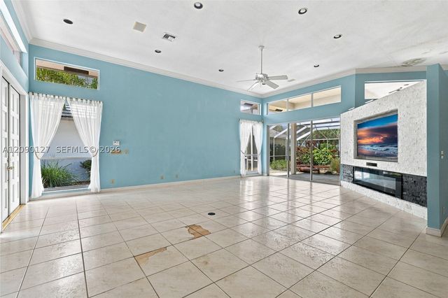 173 Orange Tree Dr, Atlantis, FL 33462