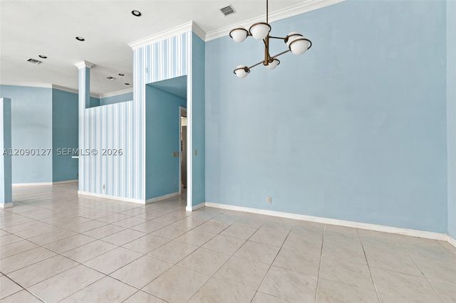 173 Orange Tree Dr, Atlantis, FL 33462