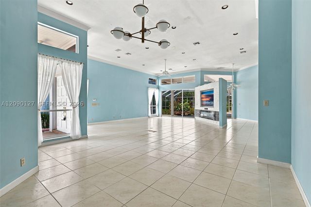 173 Orange Tree Dr, Atlantis, FL 33462