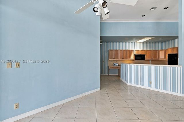 173 Orange Tree Dr, Atlantis, FL 33462