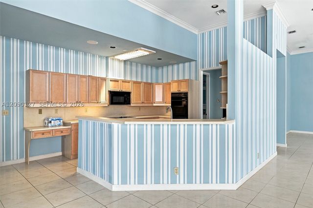 173 Orange Tree Dr, Atlantis, FL 33462