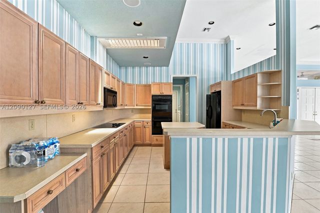173 Orange Tree Dr, Atlantis, FL 33462