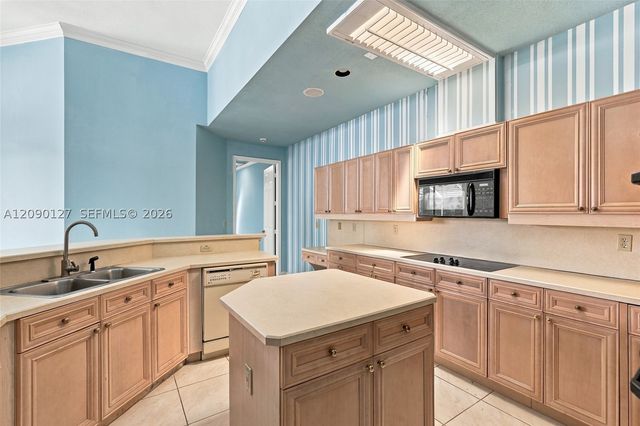 173 Orange Tree Dr, Atlantis, FL 33462