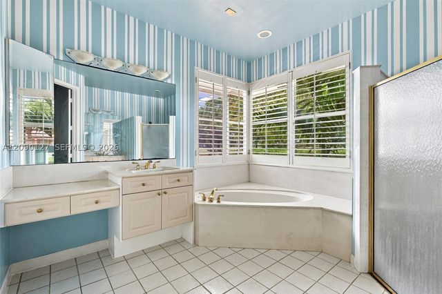 173 Orange Tree Dr, Atlantis, FL 33462