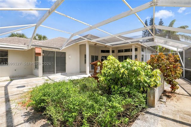 173 Orange Tree Dr, Atlantis, FL 33462